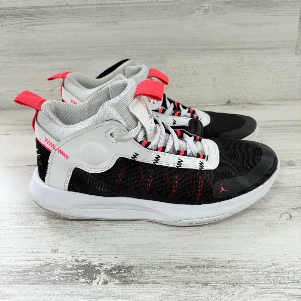 Nike Men’s Size 11 Jordan Jumpman 2020 Lace Up Mid Basketball Shoes